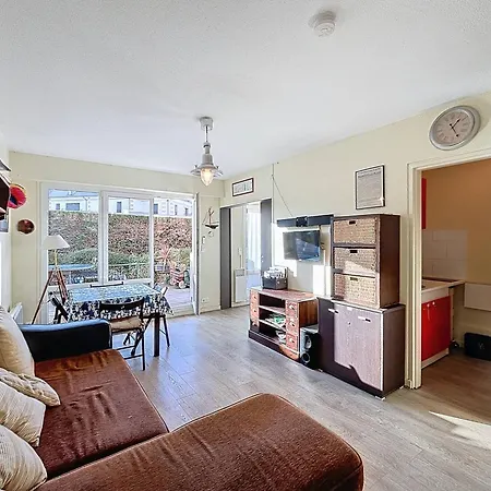 Avec Terrasse, Parking Et Wifi, 4 Pers. à Franceville - Fr-1-465-98 Merville-Franceville-Plage