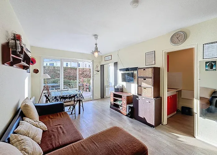 Avec Terrasse, Parking Et Wifi, 4 Pers. à Franceville - Fr-1-465-98 Merville-Franceville-Plage