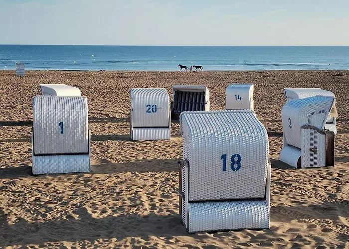 Apartment Avec Terrasse, Parking Et Wifi, 4 Pers. A Franceville - Fr-1-465-98