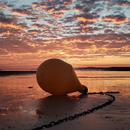 Lägenhet Avec Terrasse, Parking Et Wifi, 4 Pers. A Franceville - Fr-1-465-98